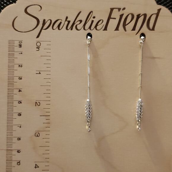 Sleek long silver post earrings - Picture 3 of 8